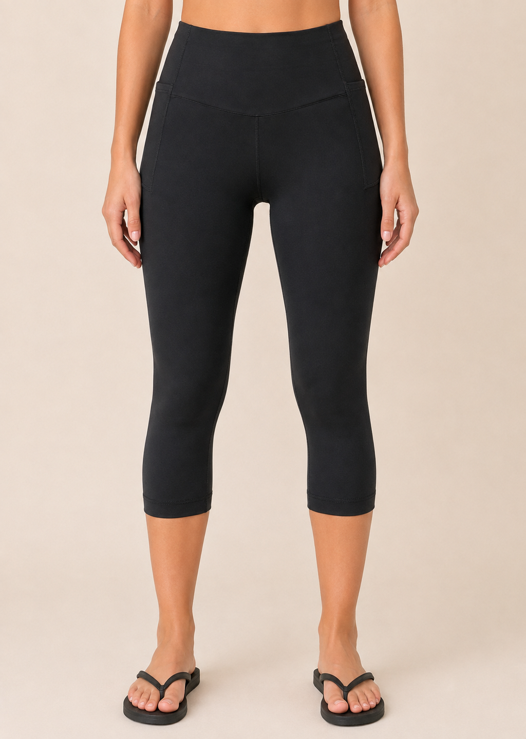Daily Capri Leggings with Pocket in Black