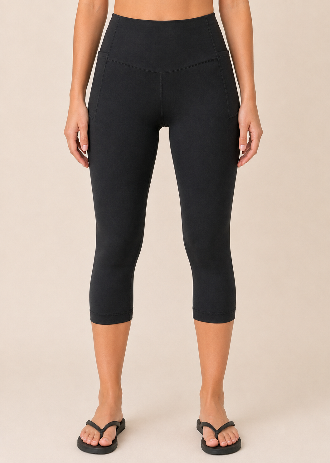 Daily Capri Leggings with Pocket in Black