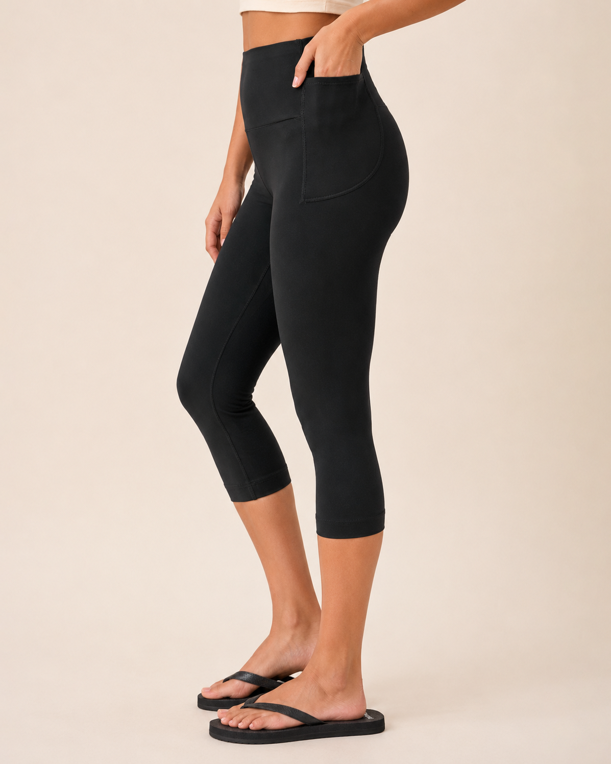 Daily Capri Leggings with Pocket in Black